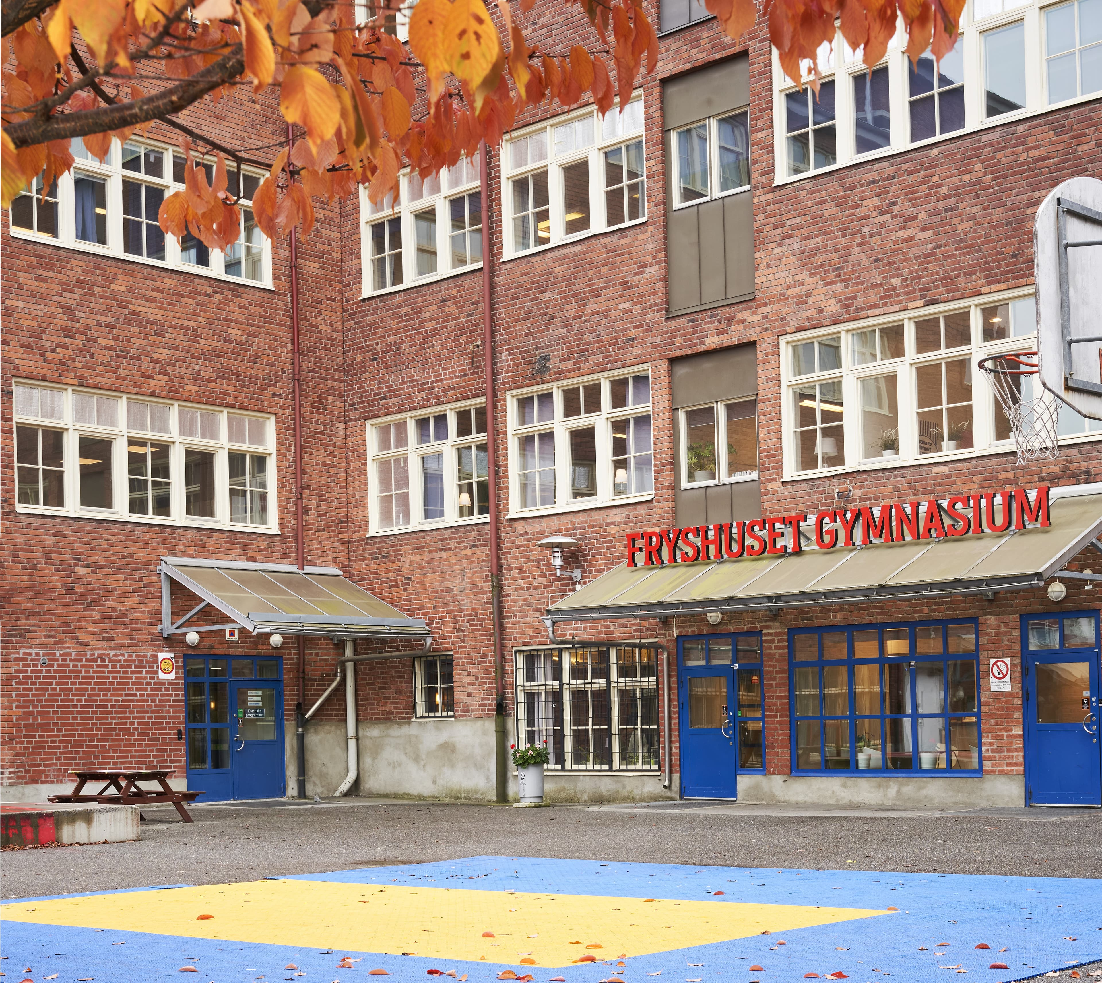 Baksidan på Fryshuset gymnasium.